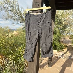 Gray North Face hiking capri pants
